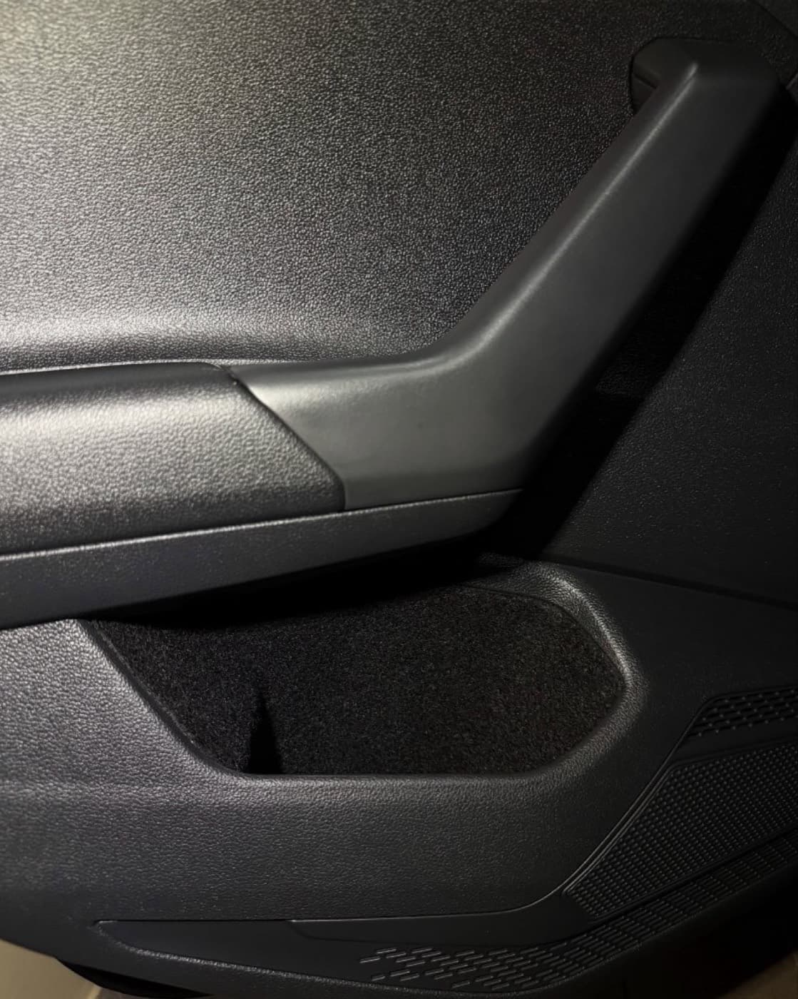 Kit Revestimento Interno — Virtus — Detalhe do tecido automotivo no bolso de porta